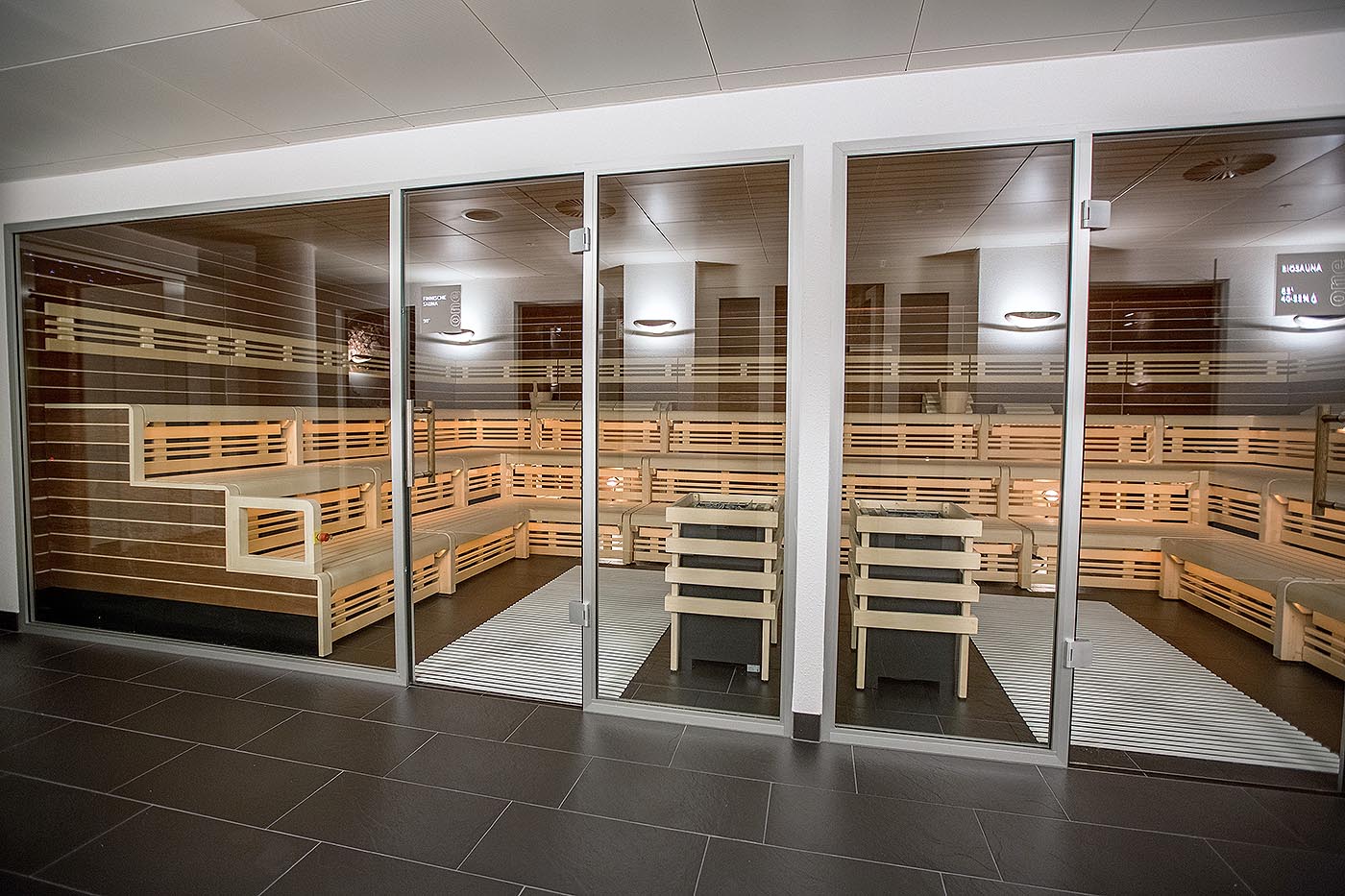 sauna für spa referenz profisauna fitness 19 ONE Training Center | corso saunamanufaktur