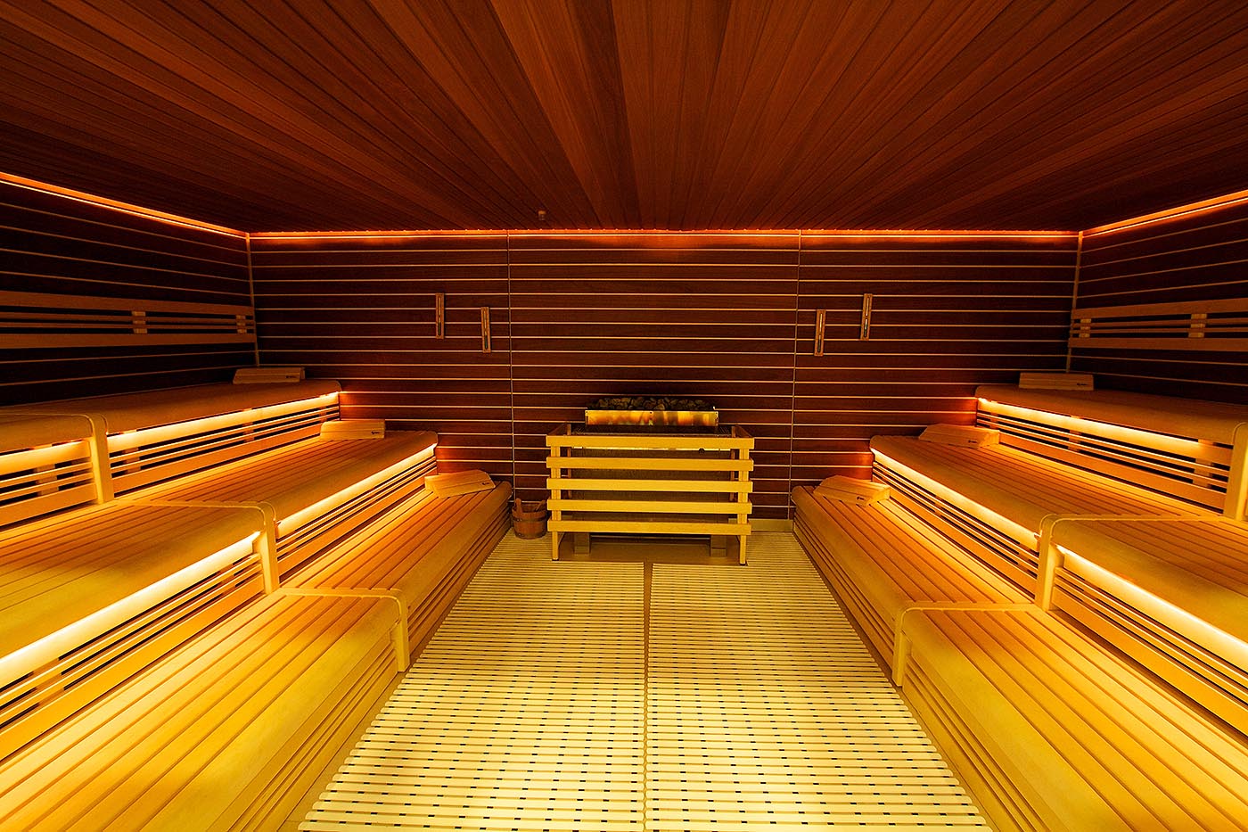 sauna für spa referenz profisauna fitness 8 FlowerPower Biel | corso saunamanufaktur